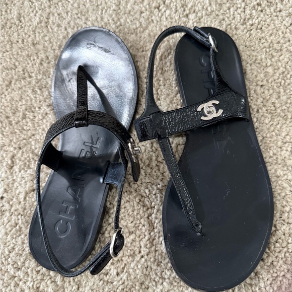 Chanel 18P Patent Kiss Lock Turn Lock Sandals EXTREMELY RARE - Picture 1 of 5